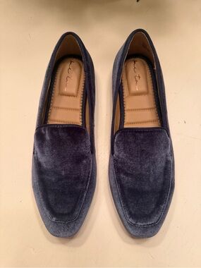 me too Velvet Slip-On Loafers in Navy Blue